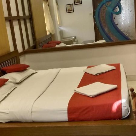 כלכותה Hotel Aston מראה חיצוני תמונה