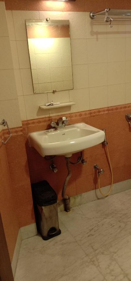 כלכותה Hotel Aston מראה חיצוני תמונה